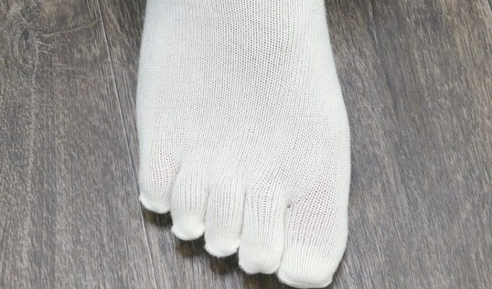 fußpilz_behandeln Zehensocken bei Fußpilz